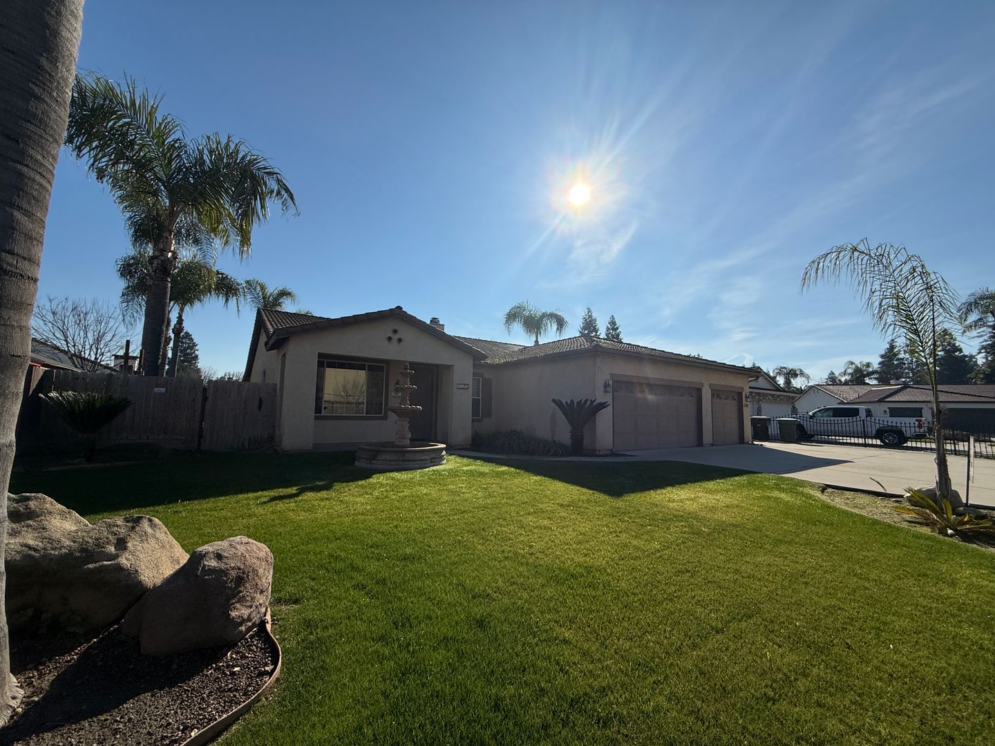 Visalia House: 2324 N Peppertree St