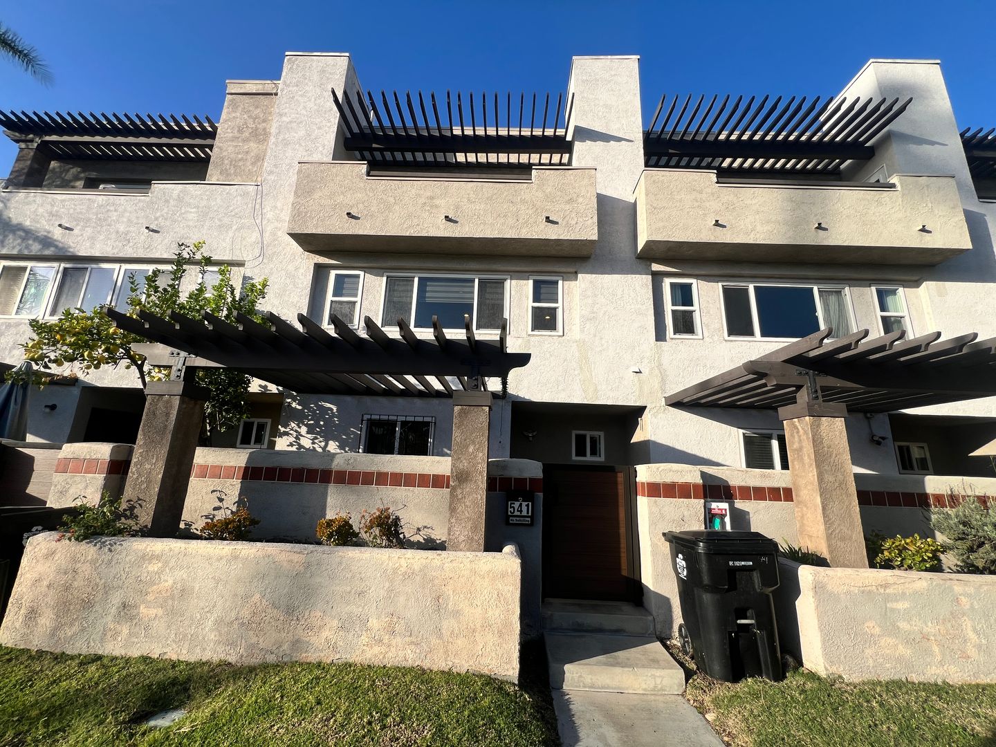 Glendale House: 541 Burchett St