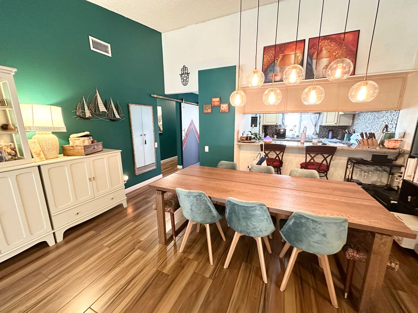 Anaheim House: 386 N Ironpike Circle