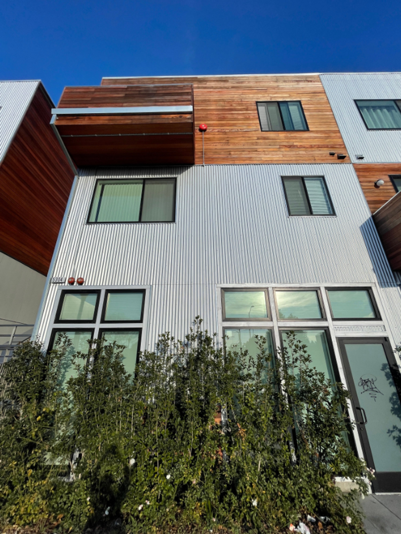 Oakland House: 5304 San Pablo Ave APT B