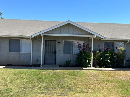 ** JUST REDUCED WITH $500 OFF FIRST MONTH'S RENT** 2-bedroom, 1-bath apartment in Visalia, CA – photo 1