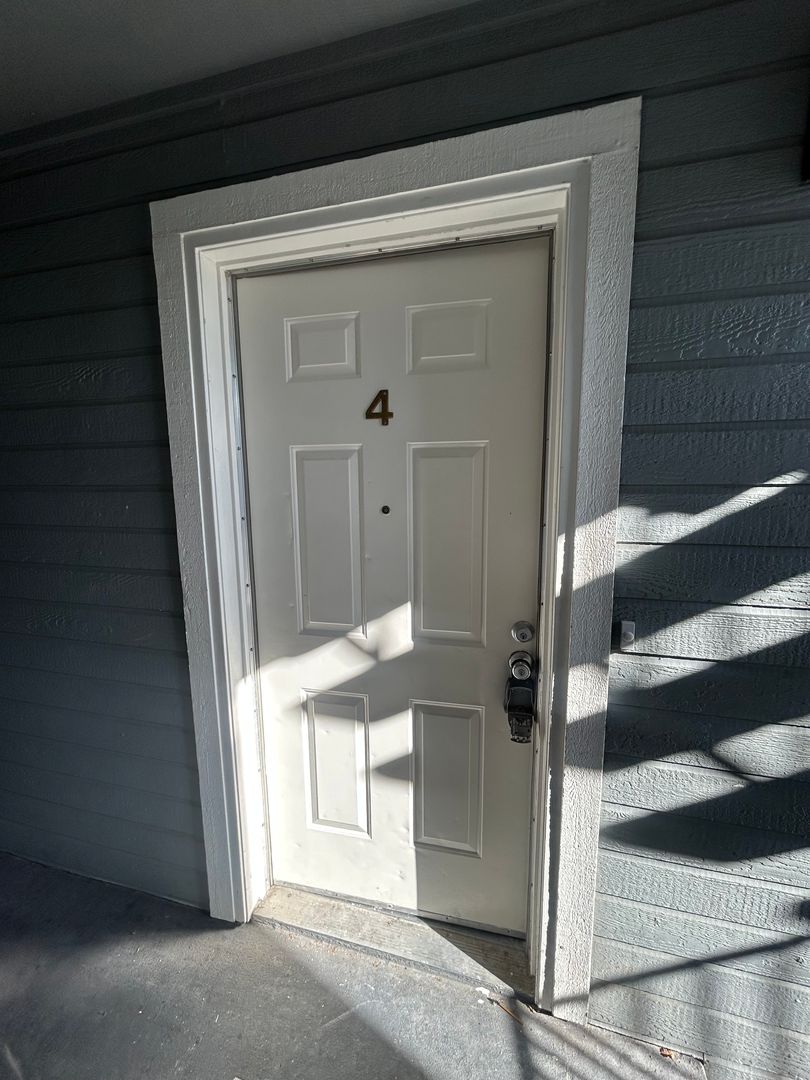 Hayward Apartment: 29536 Dixon St #4