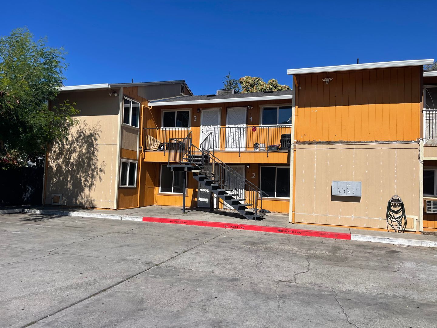 Stockton Apartment: 721 E Oak St