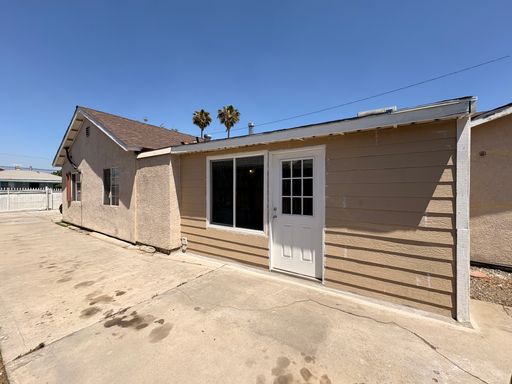 2 Bed, 1 Bath in Colton!