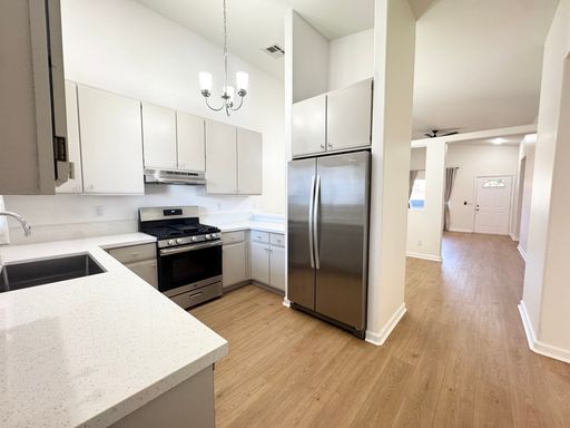 AVAILABLE NOW!!! Lovely 3 Bedroom / 2 Bath Apartment in Cathedral City! MOVE IN SPECIAL HALF OFF ONE MONTH'S RENT!! – photo 1