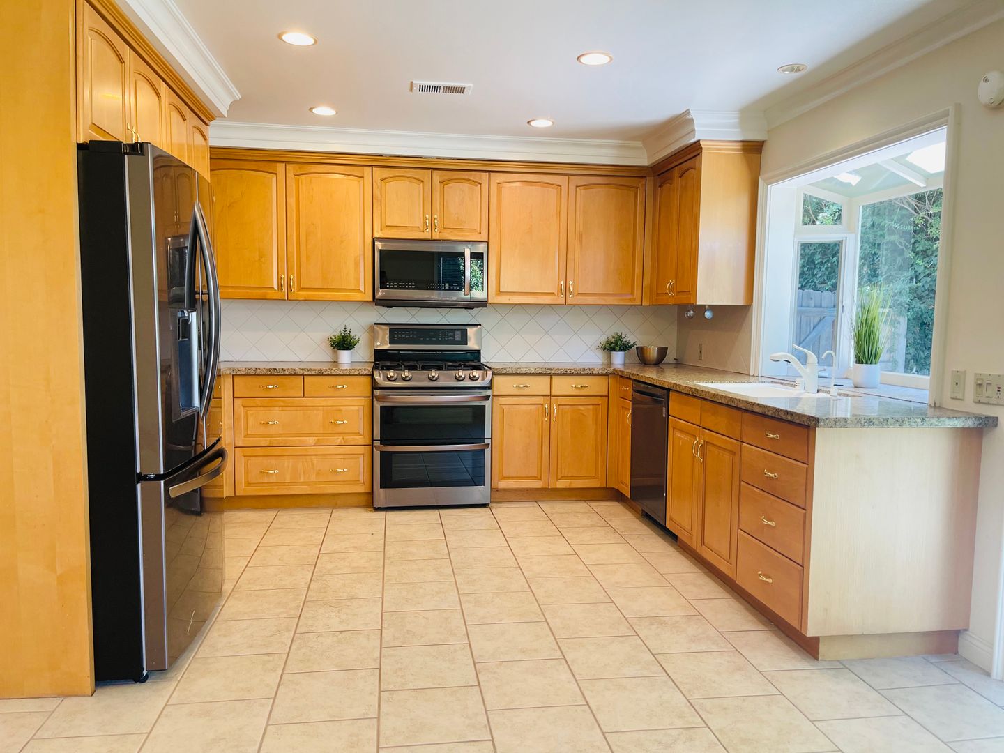 Beautiful 3 bed, single story, Thousand Oaks Home on a cul-de-sac