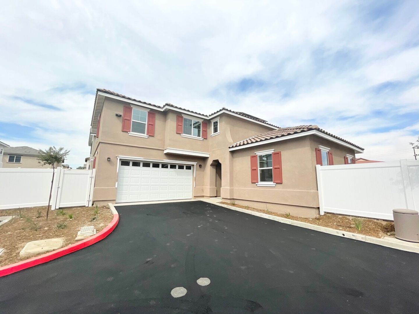 Bloomington House: 826 W. Tullock Ave