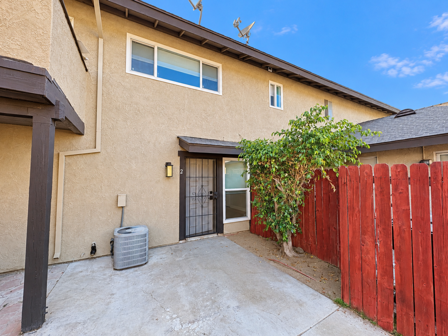 Ontario Apartment: 1708 Fairfield Ct