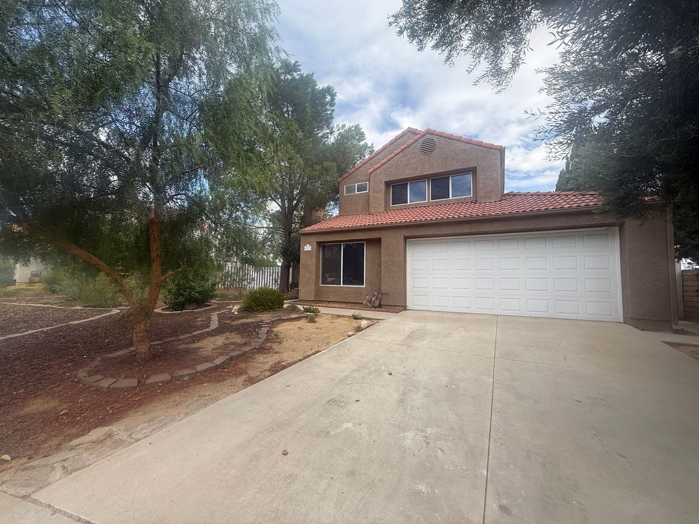 Palmdale House: 317 Camino Real Ave