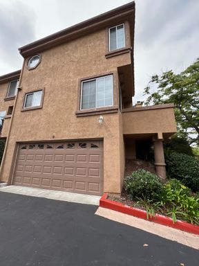 Large Townhome - 3 Bed/ 3 Bath with 2 car garage in Carmel Valley! – photo 1