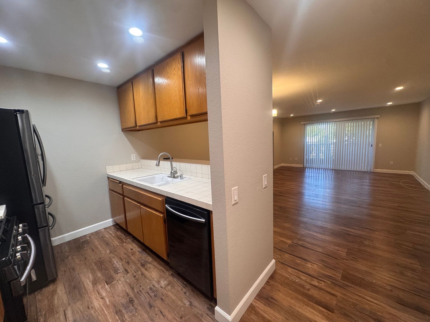 Long Beach House: 1355 Loma Ave Unit 205