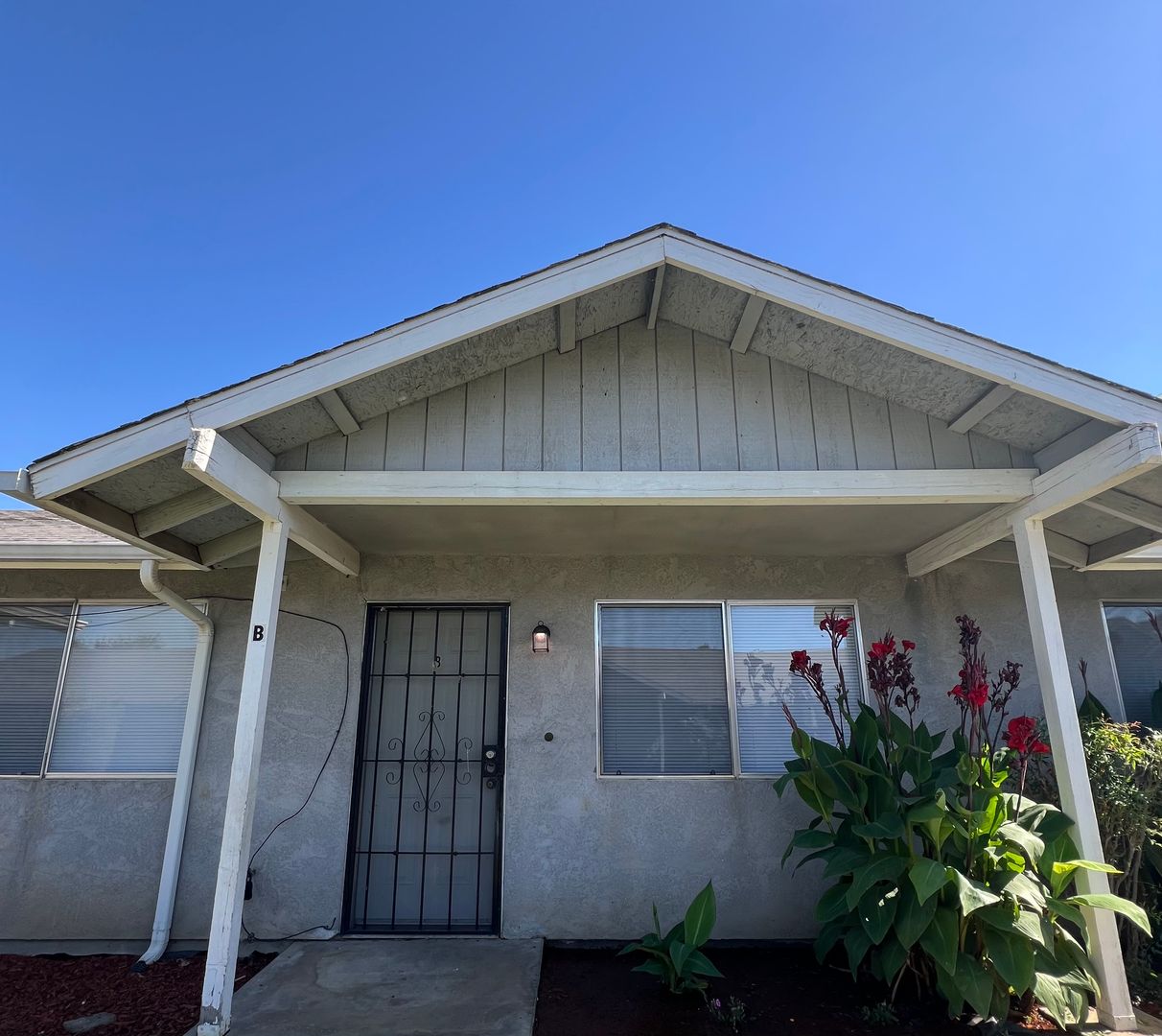Visalia Apartment: 1349 S. Liberty