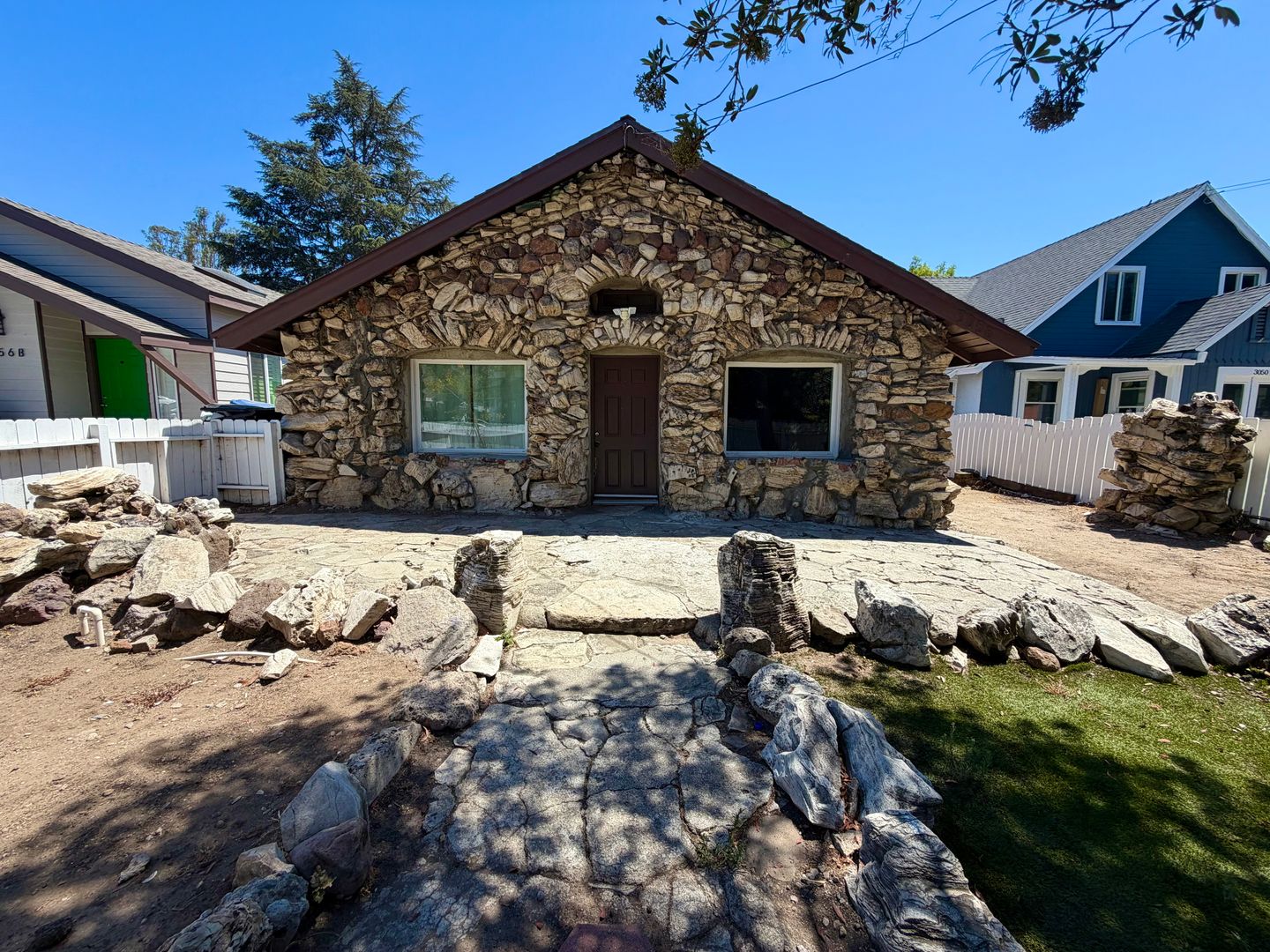 Thousand Oaks House: 3056 Crescent Way