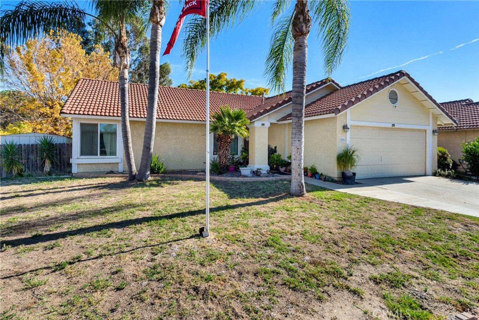 Hemet Single Story 3 bedroom, 2 bathroom with 2 car garage