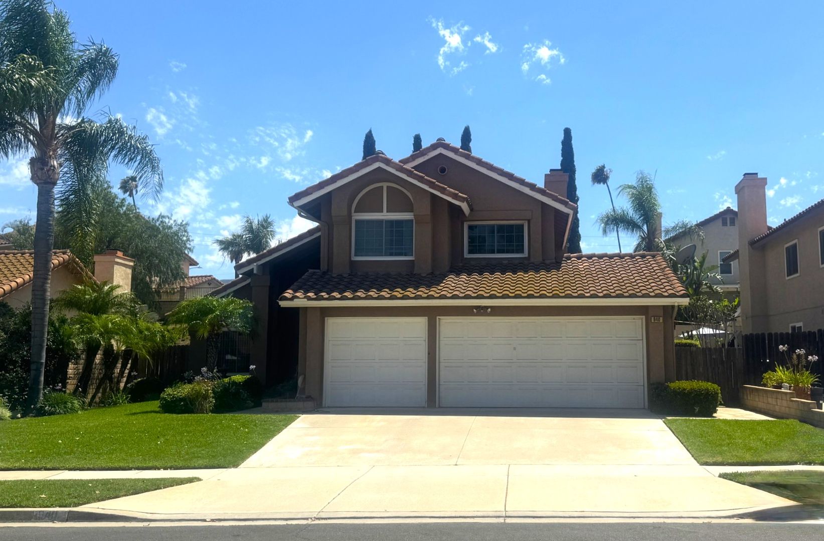 Corona House: 940 Birmingham Dr
