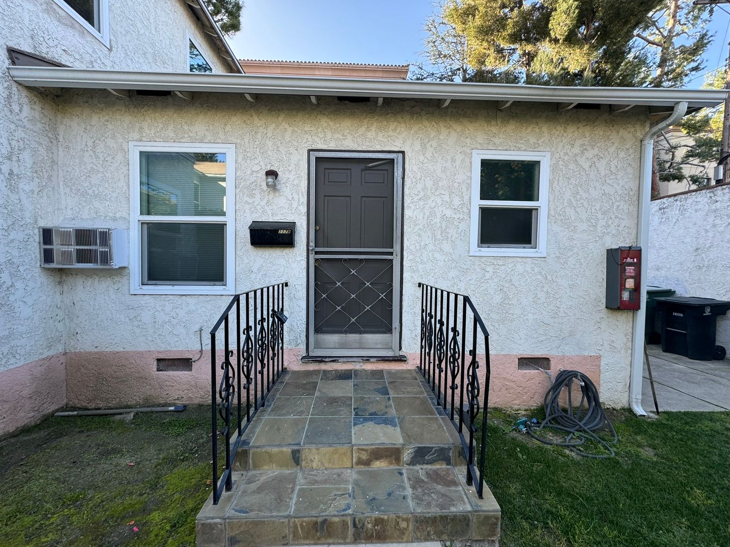 Burbank Apartment: 115-117 North Maple Street
