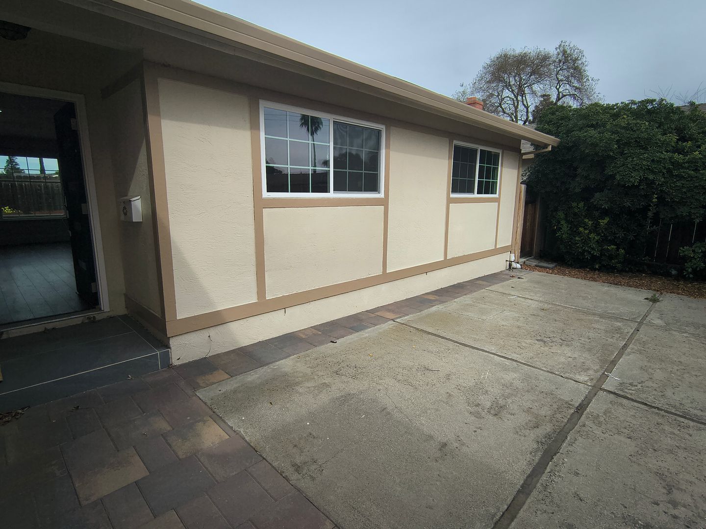 Livermore House: 5438 Scenic Ave