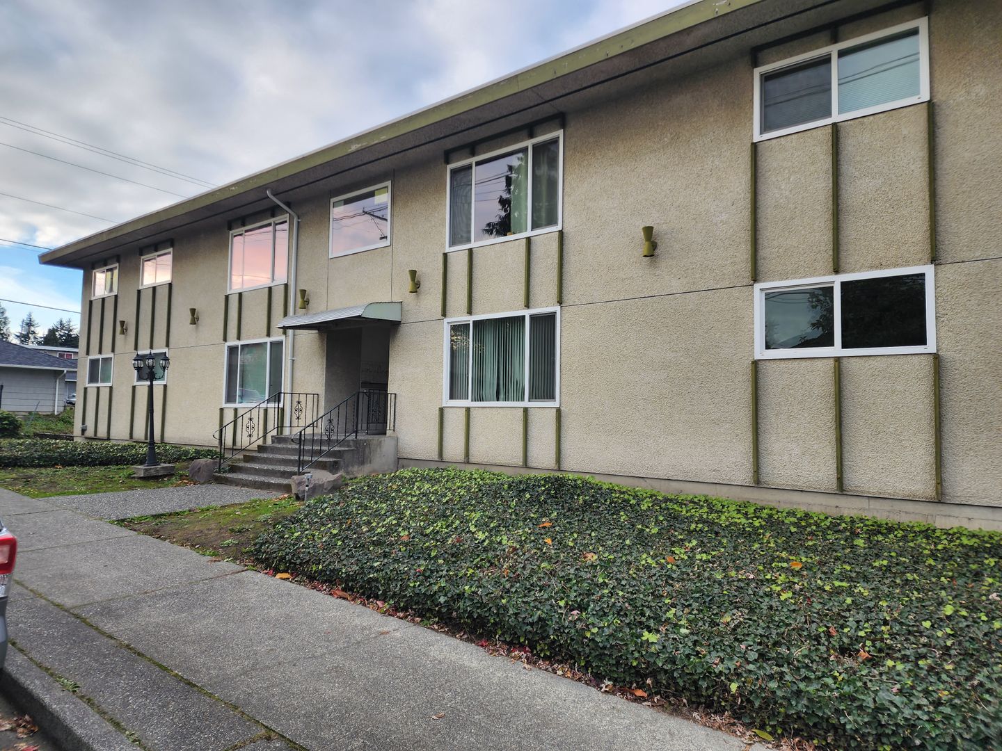 Everett Apartment: 3432 Hoyt Ave - Unit 5
