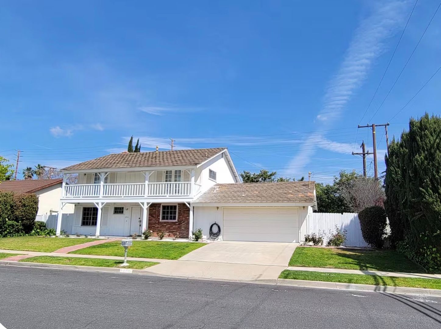 Thousand Oaks House: 1952 Burleson Ave