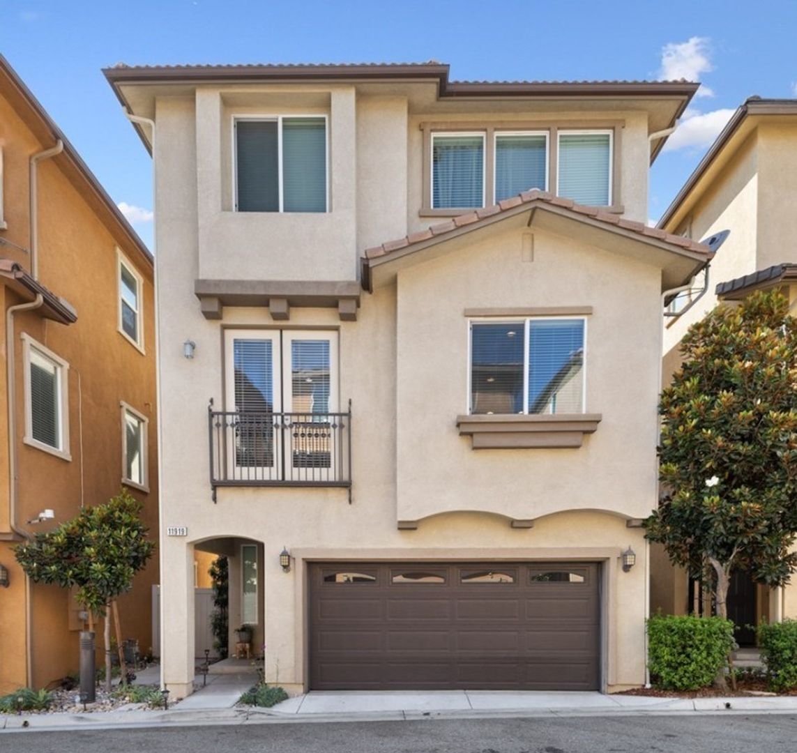 Los Angeles House: 11919 Olive Glen