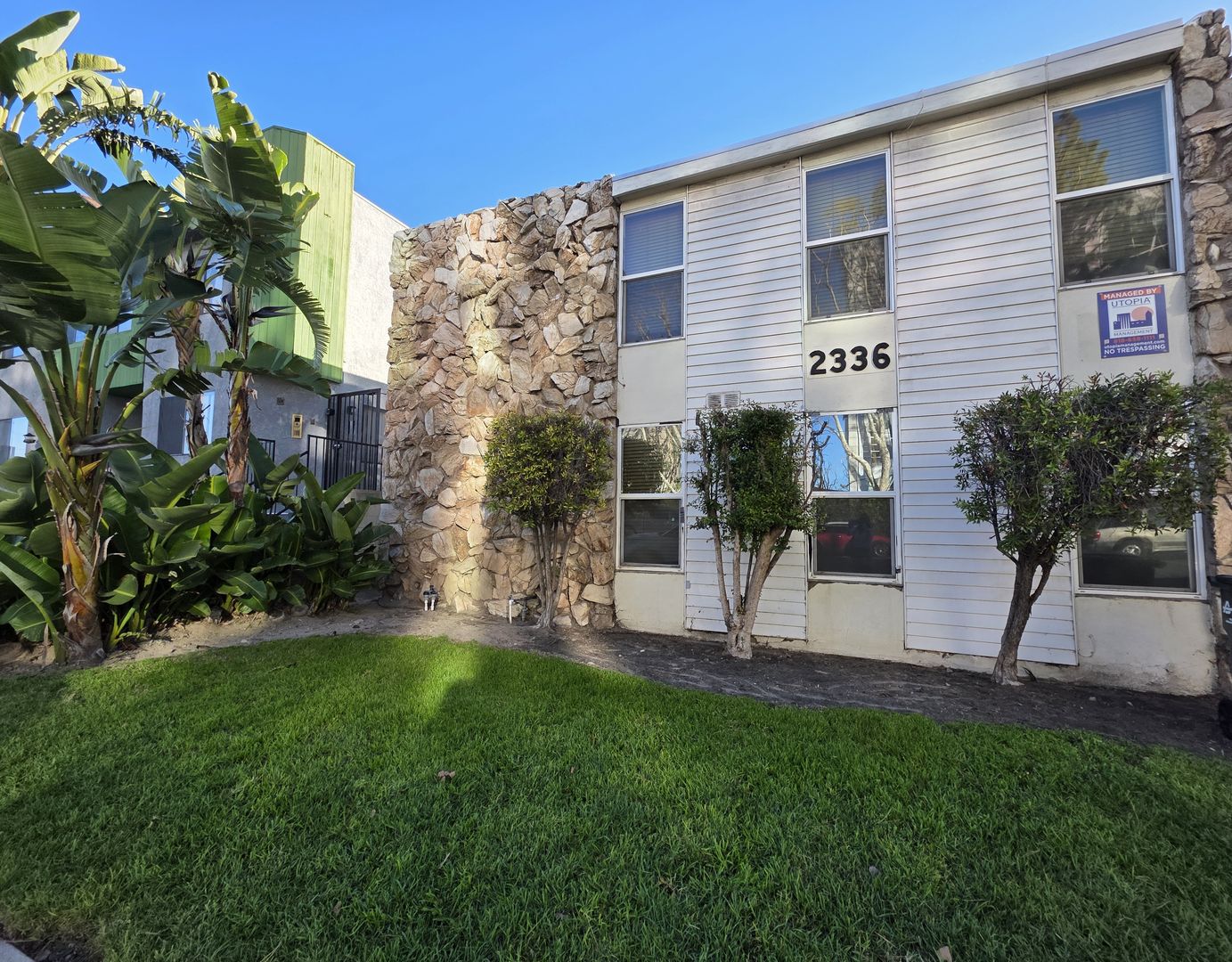 Burbank Apartment: 2336 North Ontario Street