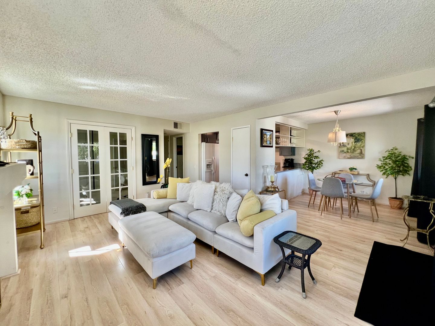 Palm Springs Condo: 373 W Mariscal Rd