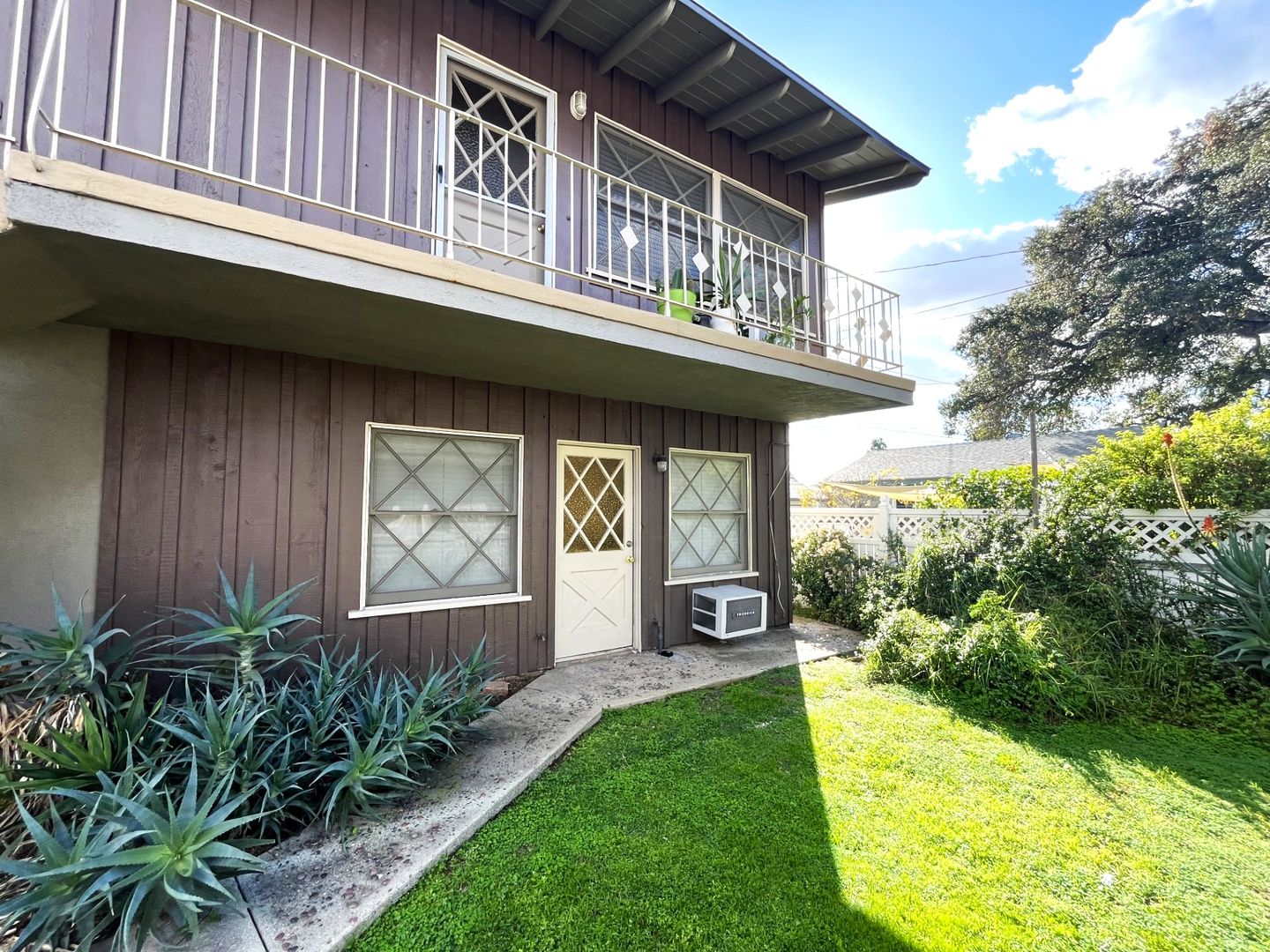 San Dimas Apartment: 118 W. 3rd Street