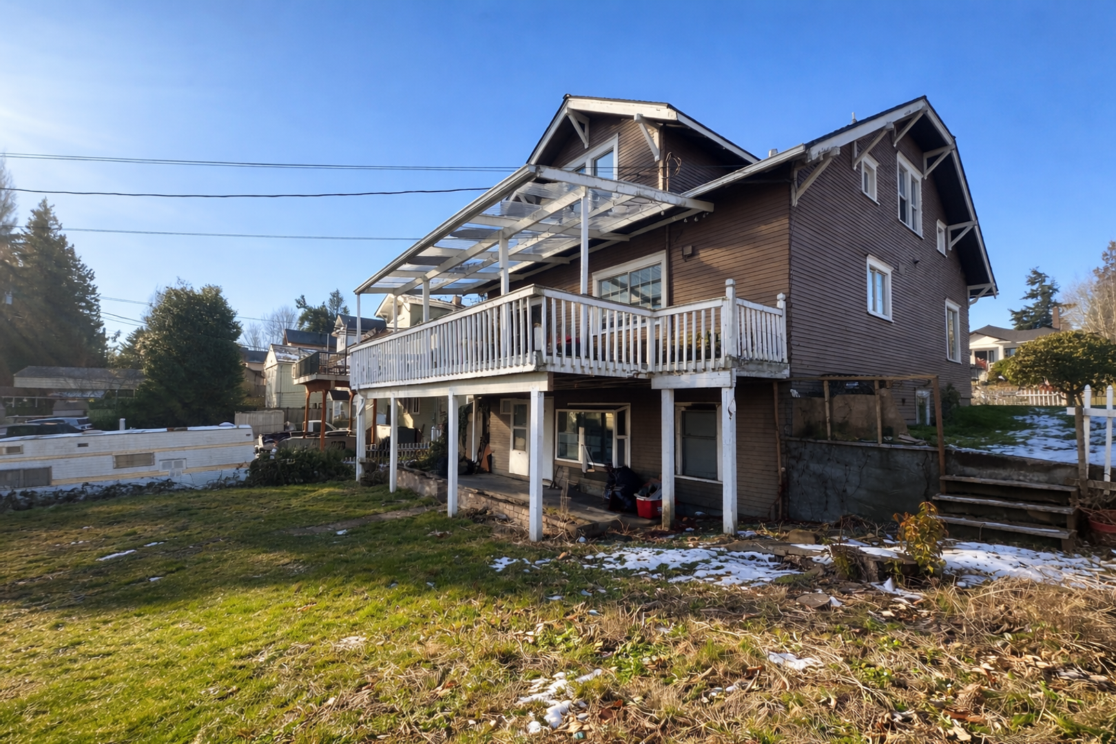 Everett Apartment: 3701 Rockefeller Ave