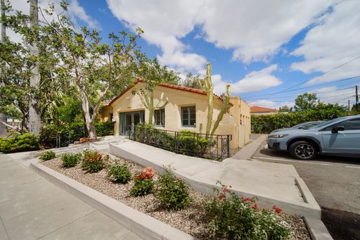 Charming Historic Office Space in Prime Santa Ana Location – photo 1