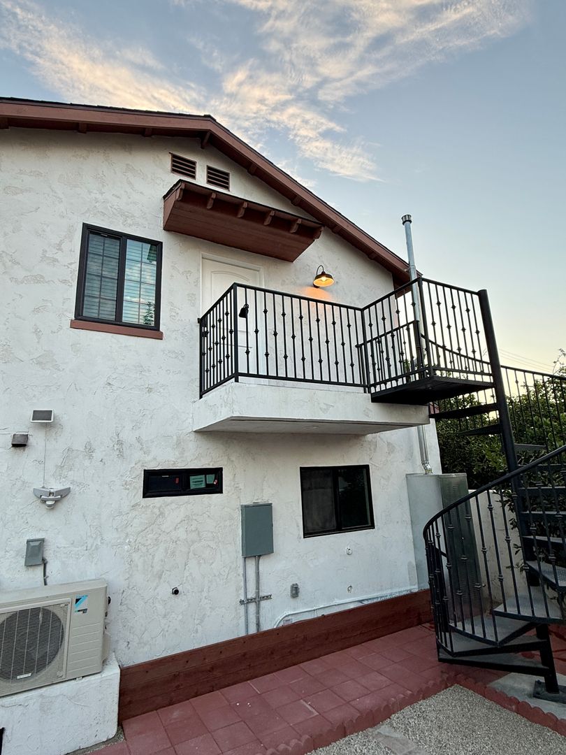North Hollywood Apartment: 11325 Martha St.