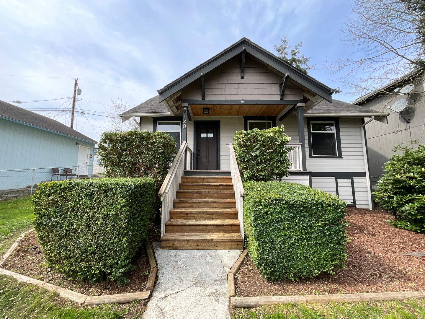 Everett House: 2120 E Grand Ave