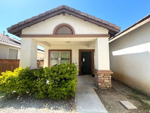 4 bed, 2 bath located in Victorville, CA – photo 1