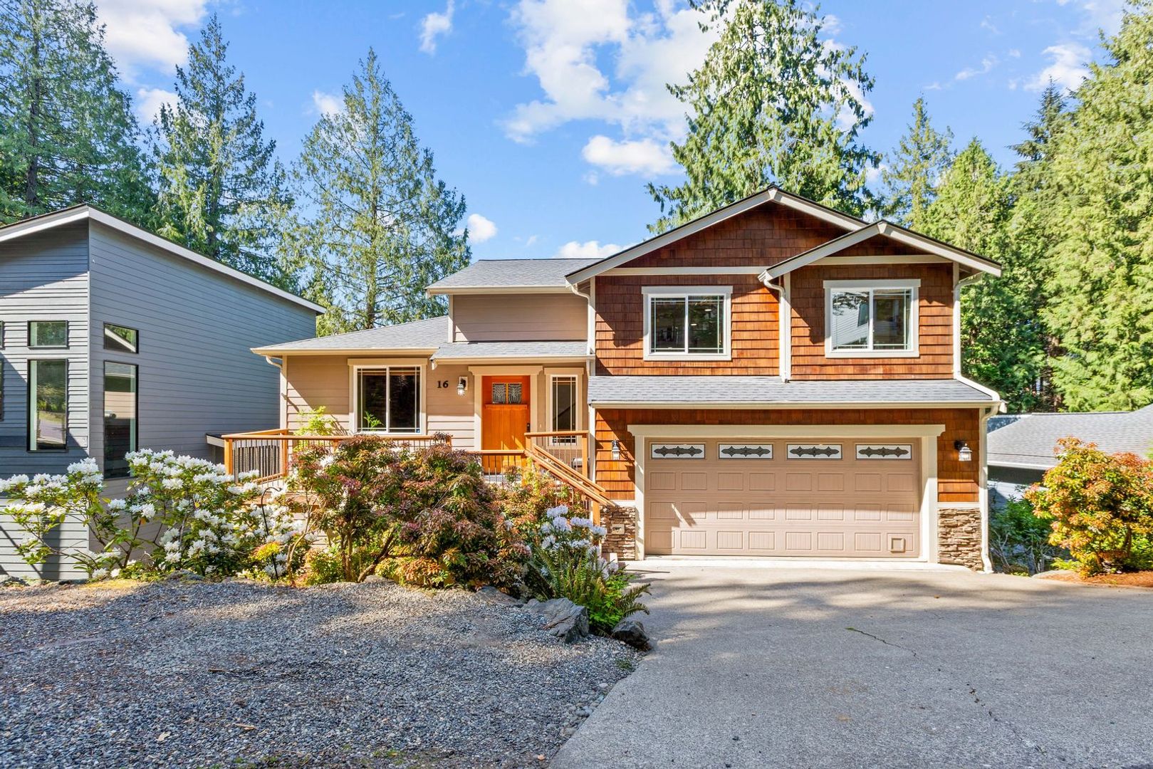 Bellingham House: 16 Sunflower Cir