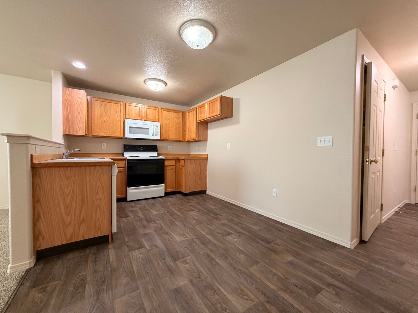 Redmond Townhome: 2561 NW Cedar Ave - 1