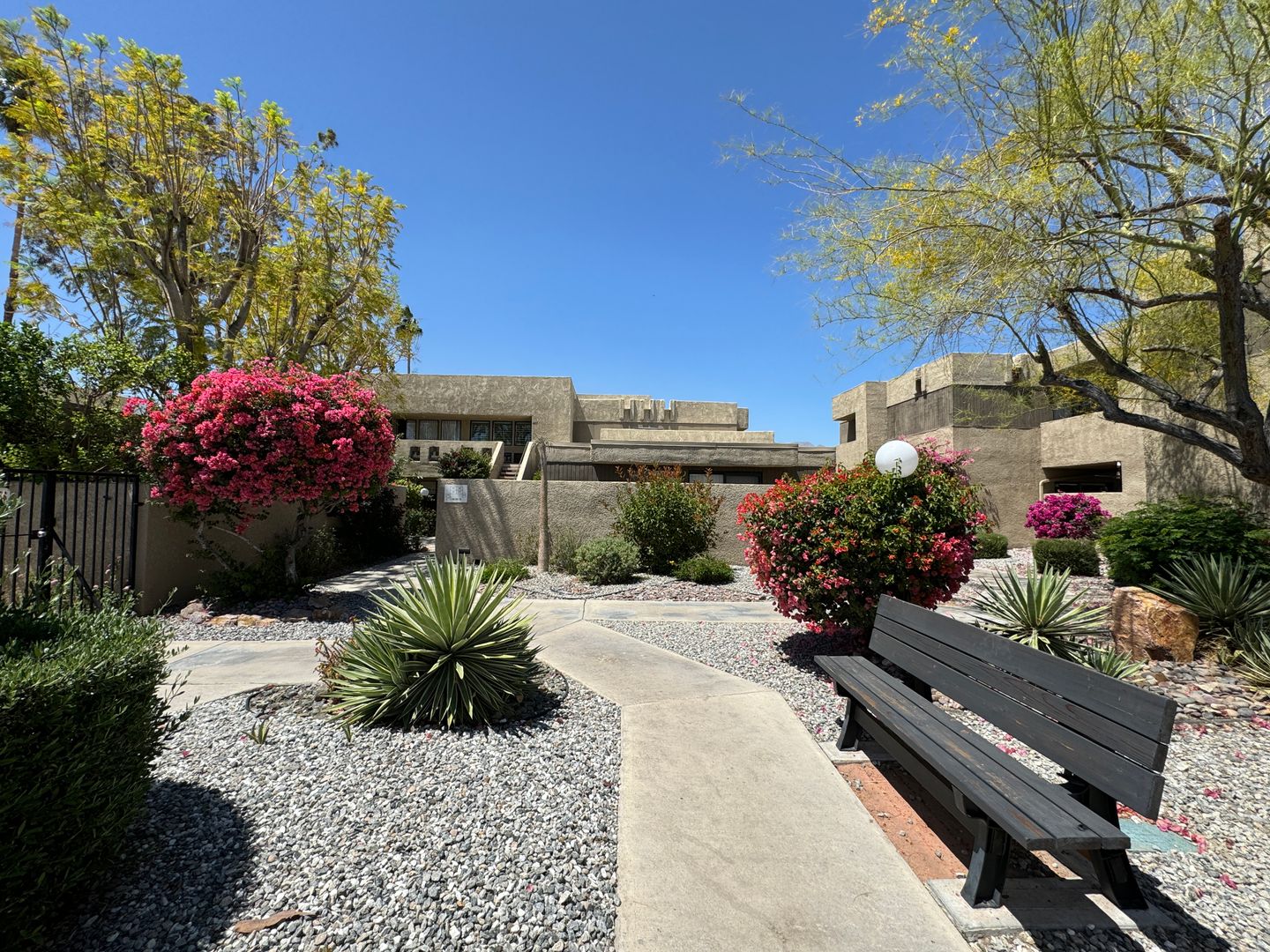 Palm Springs Condo: 473 Bradshaw Ln