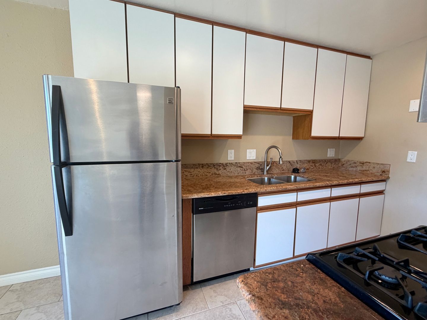 Cardiff Apartment: 2174 Montgomery Ave #A