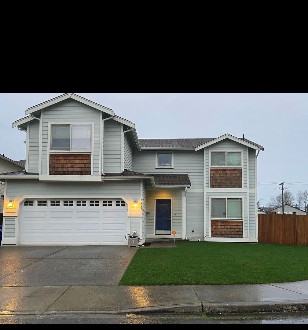Tacoma House: 9411 10th Ave E