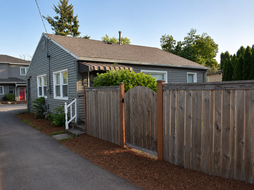 Charming 2-Bedroom Home in Southeast Portland! – photo 1