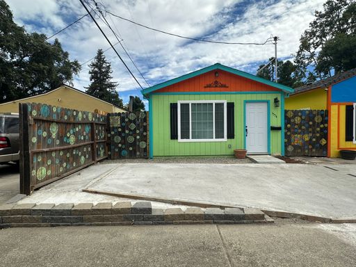 Great Area! Cozy and Spacious Home in West Sacramento Available for Immediate Move in! CONTACT US TODAY!
