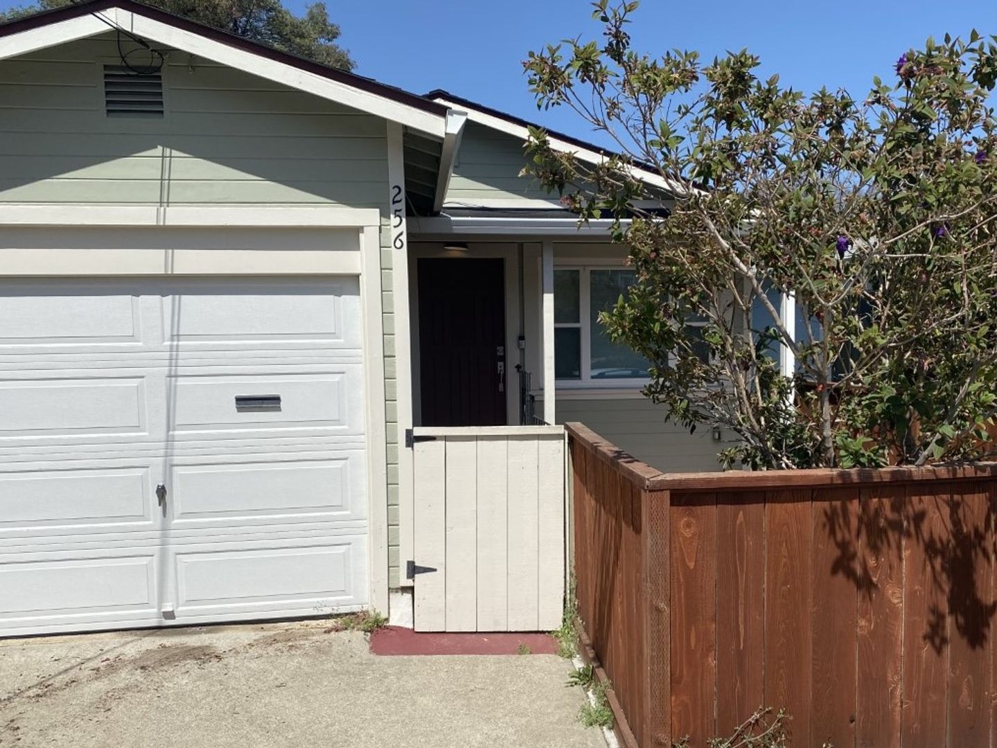 Brisbane House: 256 Mariposa Street