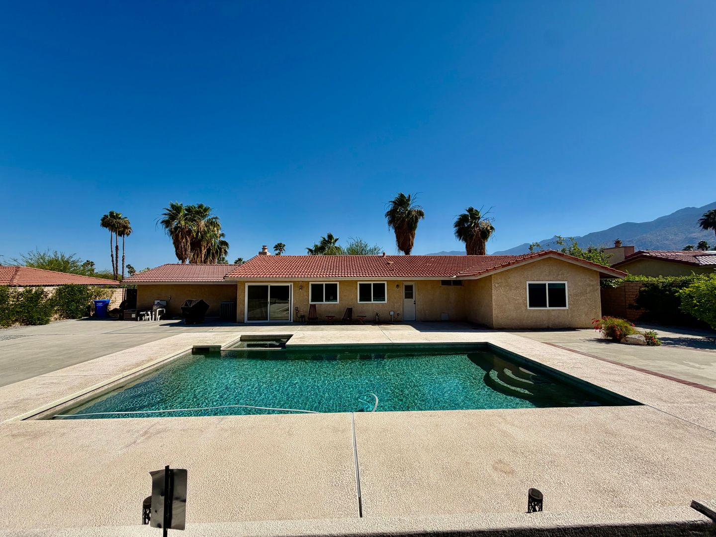 Palm Springs House: 2450 Tamarisk Rd