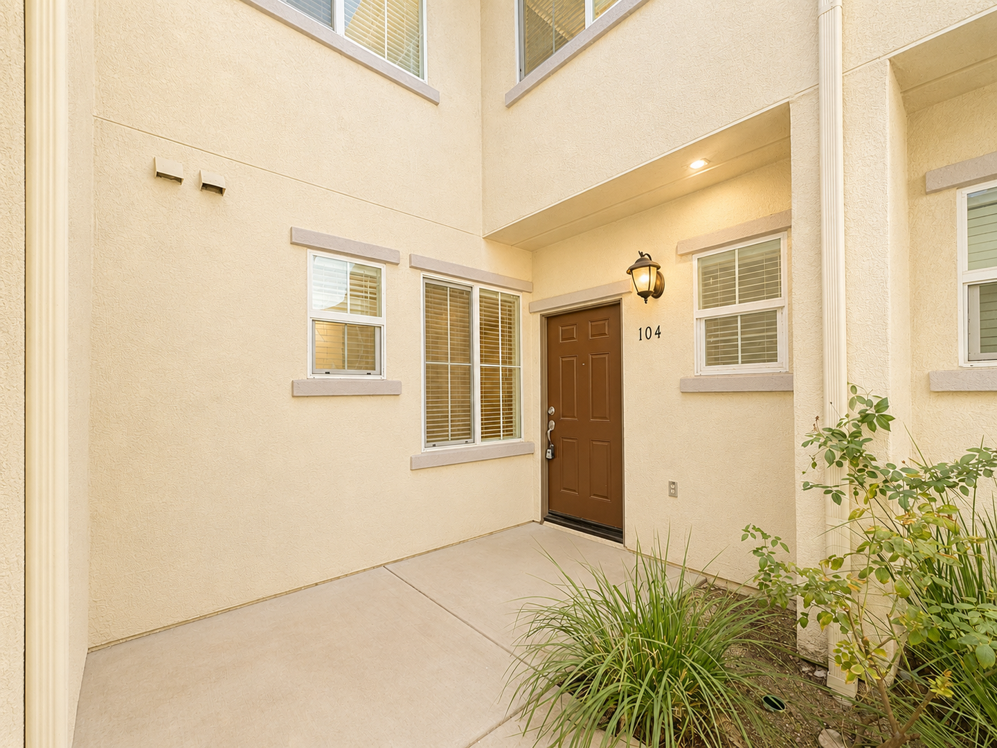 Lake Elsinore Townhome: 15325 Oak Tree Dr. #104