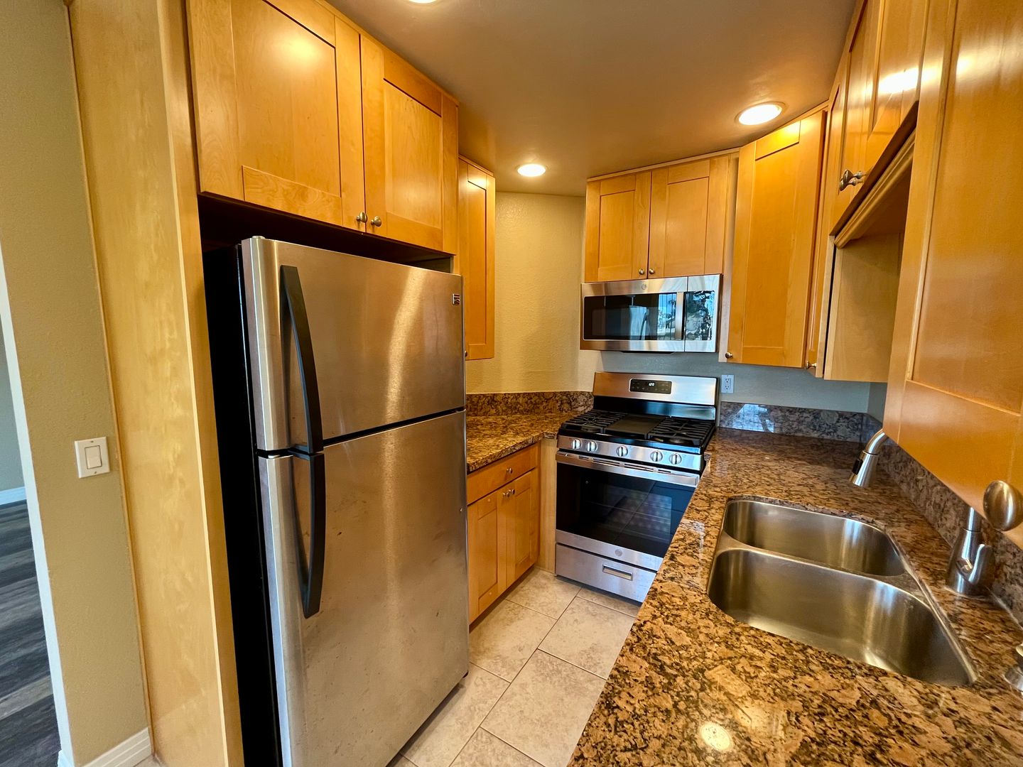 Cardiff Apartment: 2174 Montgomery Ave #A