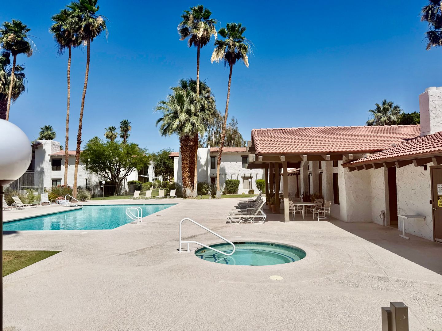 Palm Springs Condo: 1050 E Ramon Road