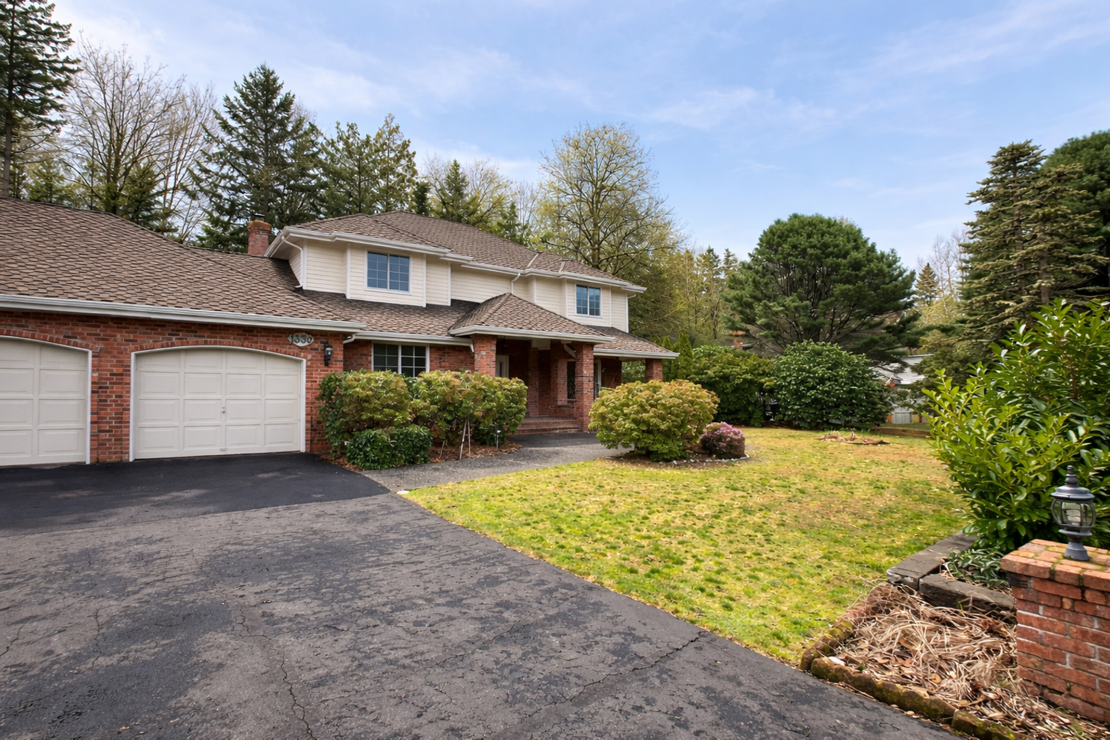 North Bend House: 1330 La Forest Dr SE