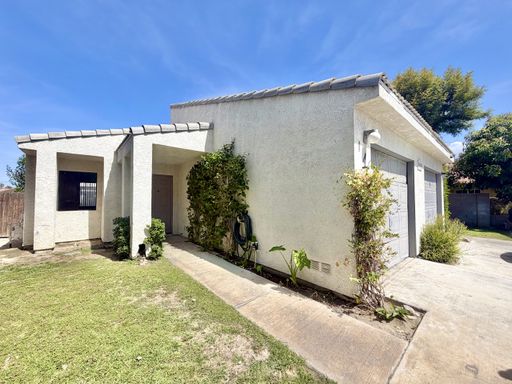 AVAILABLE NOW!! 3 Bedroom 2 Bathroom Duplex in Cathedral City! – photo 1