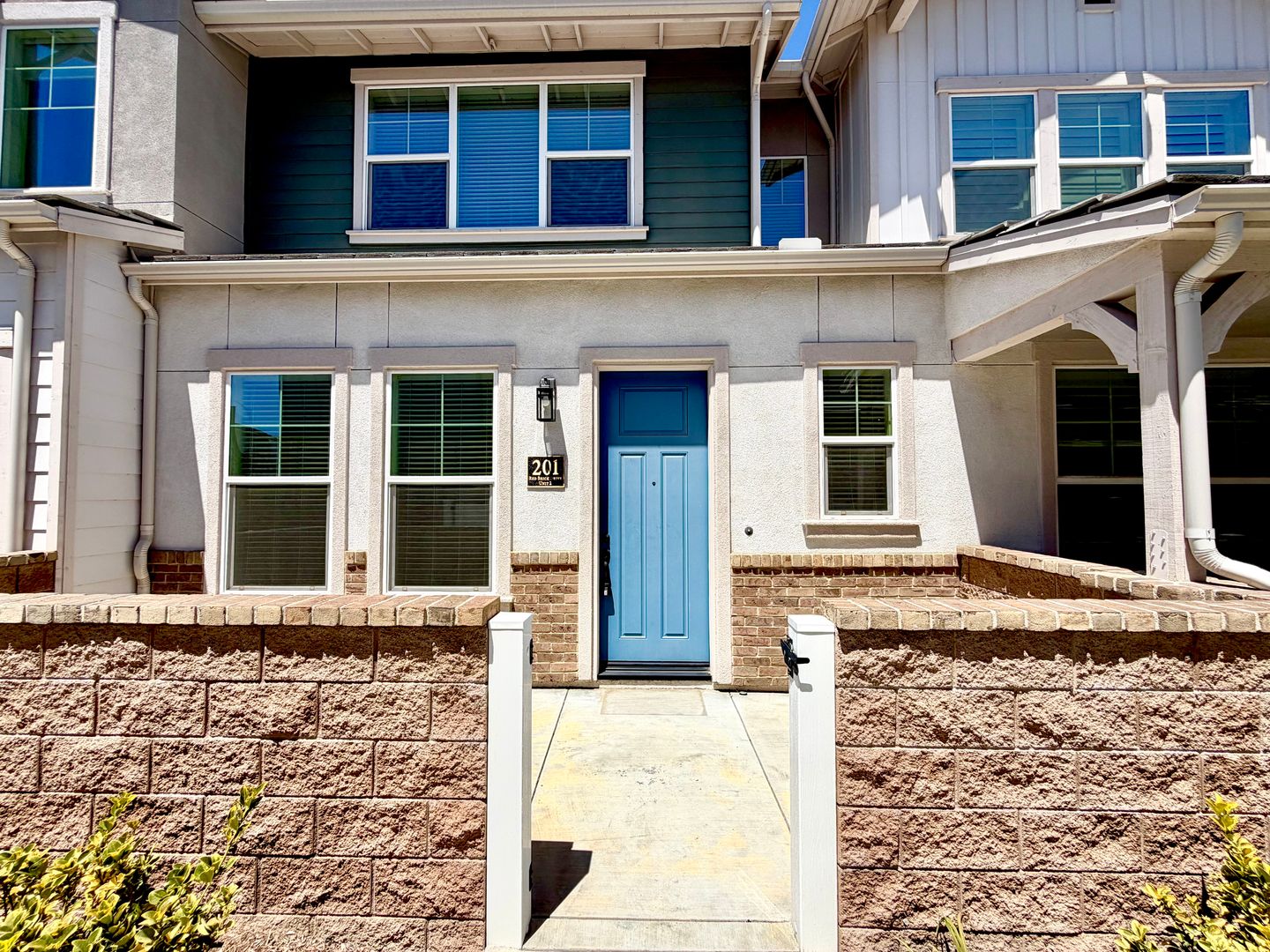 Simi Valley House: 201 Red Brick Drive, #2