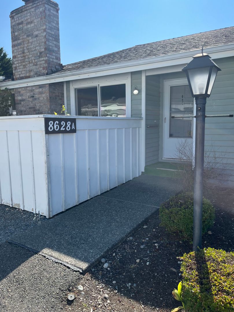 Lakewood House: 8628 Onyx Dr. Southwest - Unit A