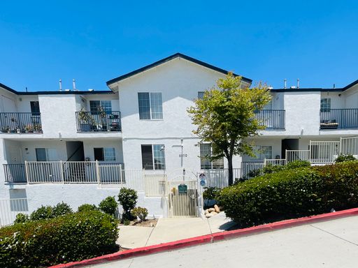 **Move In Special- $1000 off One Month's Rent** Beautifully Upgraded Apartment in Gated Community – photo 1