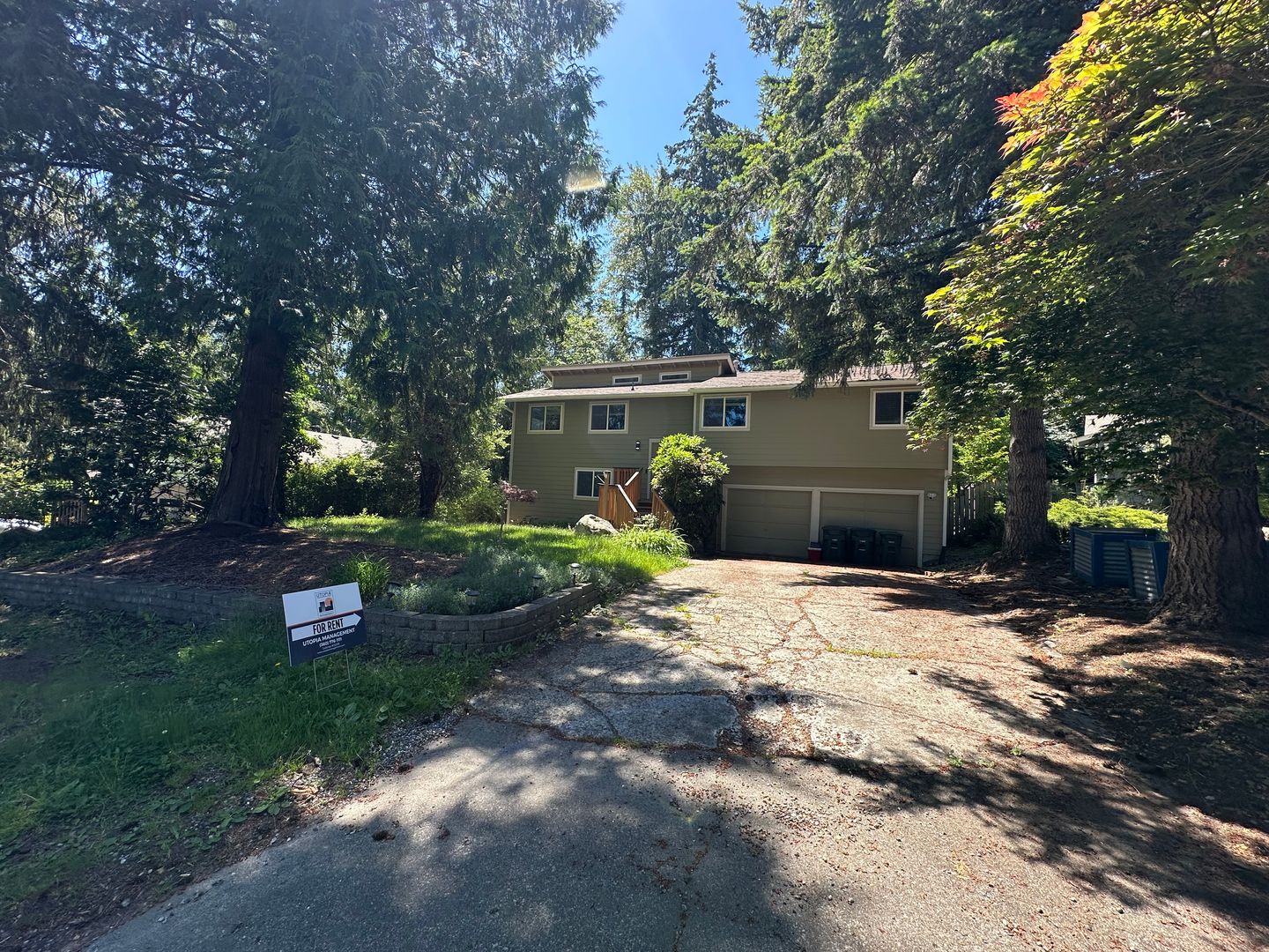 Bellingham House: 1479 Greenville Drive